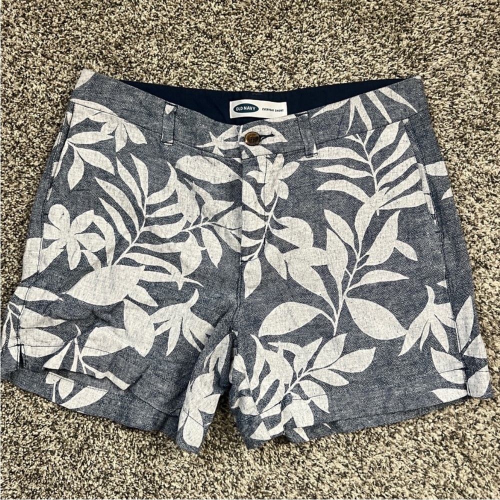 Old Navy Navy and White Leaf Pattern Women's Bermudas